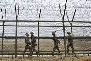 КНДР строит на границе с Южной Кореей противотанковые баррикады