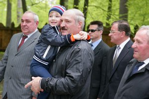 Лукашенко отказался отпускать Колю в политику
