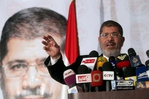 Мохаммеда Мурси поместили под стражу