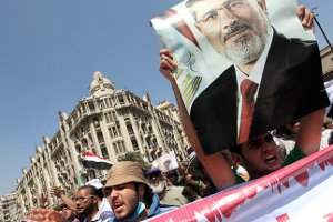 Египетские власти продлили арест Мурси