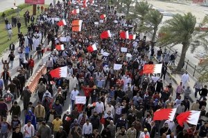 Вторая годовщина восстания в Бахрейне началась с беспорядков, есть жертвы