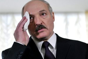Лукашенко запретил врачам плакаться на зарплату