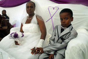Мальчик женился на 61-летней женщине по зову покойного предка