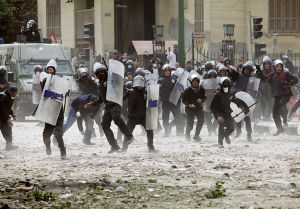 Недовольные египтяне продолжают митинговать