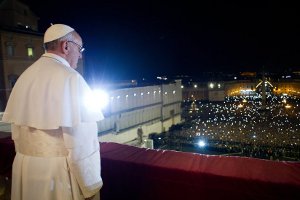 Через два часа Папа Римский Франциск взойдет на престол Ватикана