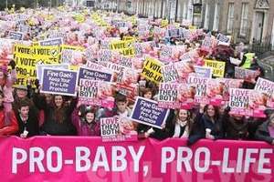 Ирландские депутаты разрешили аборты при риске для жизни матери