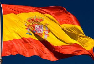 Испанцы поспешно покидают родину