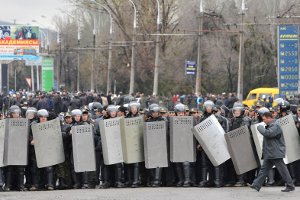 Киргизским милиционерам запретили митинговать