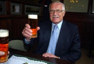 Глава Чехии не поддержал запрет продажи алкогольных напитков