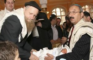 Евреи и мусульмане в Германии протестуют против отмены обрезания