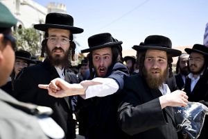 Ортодоксальные евреи подрались с полицией