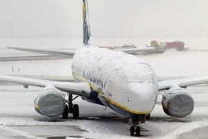 В Европе снегопад парализовал работу аэропортов в нескольких странах