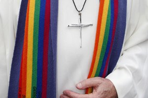 В Шотландии геи смогут принимать церковный сан 