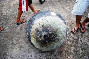 В Бразилии упал с неба странный металлический шар