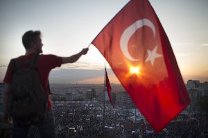 Власти отказались от застройки парка, из-за которой в Турции начались протесты