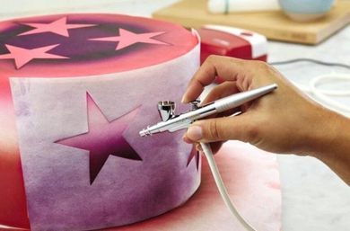 Як прикрасити торт аерографом