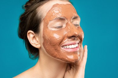 5 рецептів глиняних масок для обличчя для чистоти та сяйва шкіри