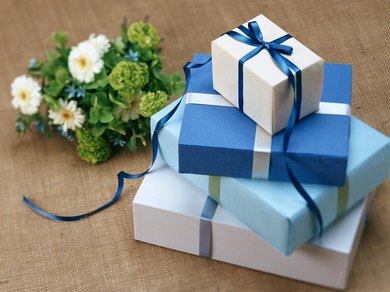 Коли та як організувати вручення подарунків на весіллі? Поради молодятам