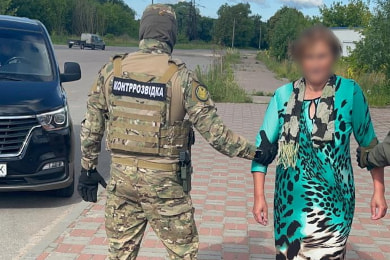 До 15 років позбавлення волі засуджено жінку, яка допомагала ворогу готувати повітряні атаки по Сумщині