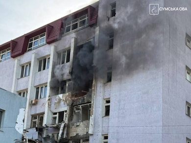 Внаслідок вручання ворожих безпілотників у центрі міста є щонайменше шестеро постраждалих