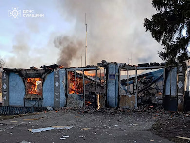 У Шосткинському районі під ворожим ударом опинилося пожежне депо, а в Сумському — цивільна вантажівка