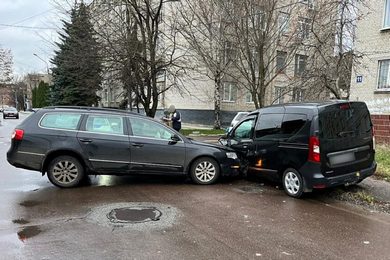У Сумах зіткнулися дві автівки: водії в лікарні
