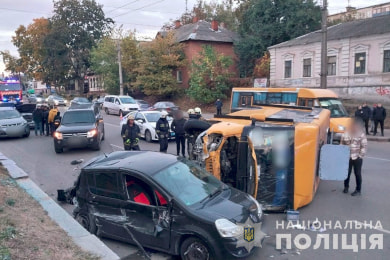 У вчорашній ДТП за участі маршрутки травмувалися восьмеро людей