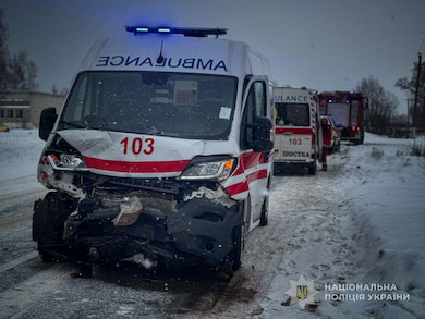 П’ятеро людей постраждали в ДТП за участю автомобіля швидкої допомоги на Шосткинщині
