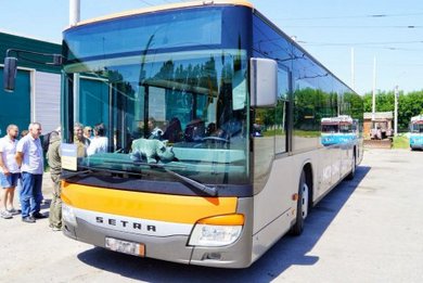 Сумські волонтери передали КП «Електроавтотранс» гуманітарний автобус від партнерів з Німеччини