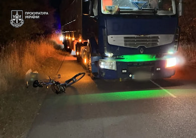 Повідомили про підозру водію вантажівки, який на смерть збив велосипедиста