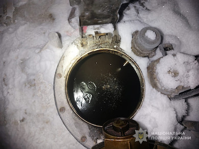 На Сумщини затримали злочинну групу, яка через незаконні «врізки» в нафтопровід у промислових обсягах викрадала нафтосировину