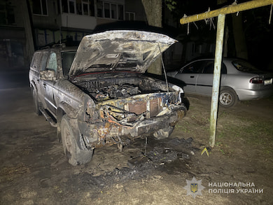 Судитимуть юнака, який підпалював у Шостці автівки військових