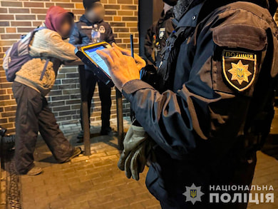 У Сумах п’яний чоловік поранив ножем поліціянта