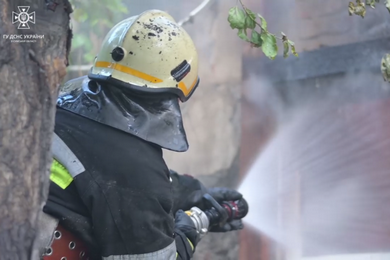 У Сумах рятувальники гасили пожежу майже три години