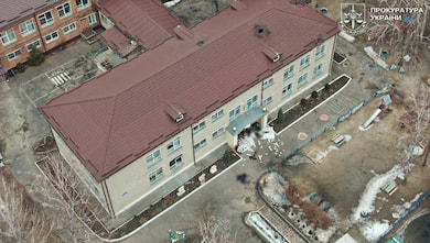 Заочно повідомлено про підозру шістьом російським офіцером, причетним до обстрілу Охтирки з РСЗВ 25 лютого 2022 року