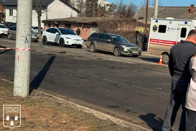 Черговий ворожий БпЛА влучив у центральній частині Сум, є троє постраждалих