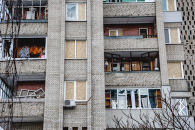 У Сумах триває ліквідація наслідків чотирьох влучань БпЛА в ніч проти 5 лютого