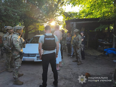 На Сумщині чоловік украв припарковану автівку та гроші, які в ній знаходилися