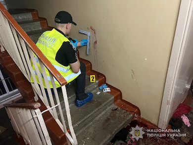 Поліція оперативно затримала чоловіка, підозрюваного у вбивстві власного вітчима в одному з сумських гуртожитків