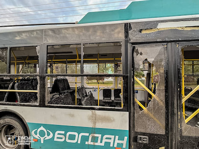Внаслідок влучання БпЛА в спальному районі Сум пошкоджені об’єкт інфраструктури та тролейбус