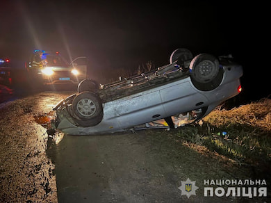 На Сумщині автомобіль перекинувся, коли водій врізався в габіон