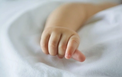 На Сумщині жінка втопила свою новонароджену дитину у вигрібній ямі