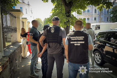 У Сумах пара пропонувала ухилянтам допомогу у виїзді з країни через оформлення фіктивного батьківства за 120 тисяч гривень