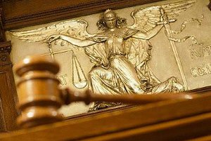 Суд признал жителя Сумщины виновным в надругательстве над могилами