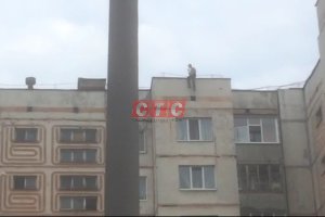 На Ивана Серко мужчина грозился спрыгнуть с крыши девятиэтажки
