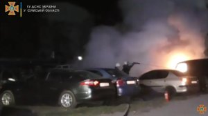 На выходных в Сумах горела автостоянка: пострадали 7 автомобилей