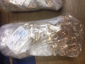 У жительницы Сумщины пограничники обнаружили скрытую партию изделий из золота