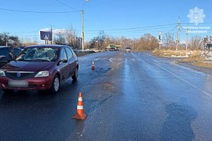 В Сумах на ул. Ивана Сирко Dacia Logan сбила пешехода: пострадавший в больнице