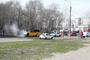 В Сумах в районе озера Чеха сгорела маршрутка №7