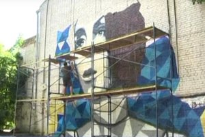 Ахтырский художник украсил одну из улиц Сум муралом с Джамалой